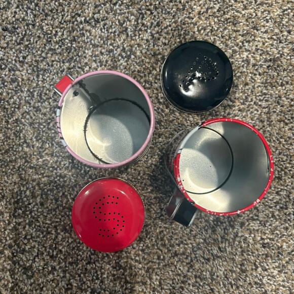 Pepe Le Pew and Cat Salt Pepper Shakers Looney Tunes Pink Black Tin w Covers Set - Picture 3 of 6